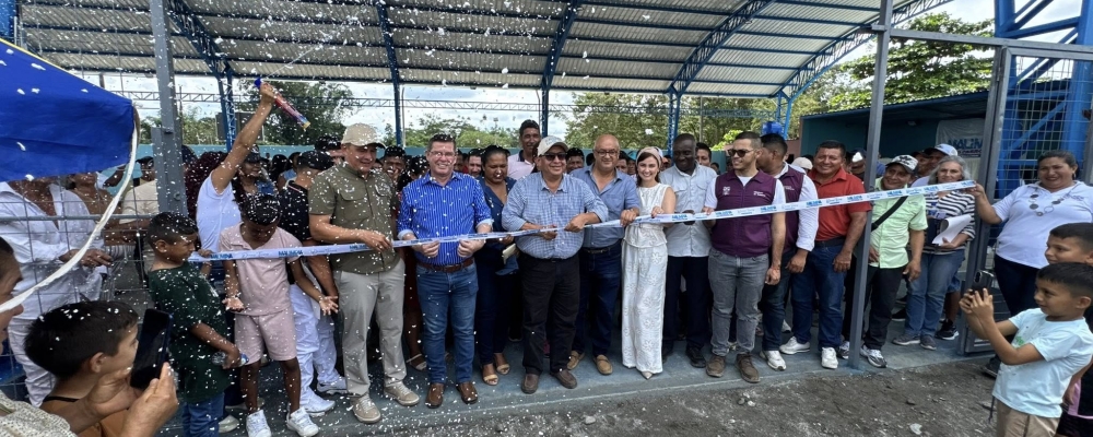 ENTREGAMOS OFICIALMENTE LA CUBIERTA TIPO COLISEO CON ESCENARI, BATERIAS SANITARIAS EN EL RECINTO 10 DE AGOSTO